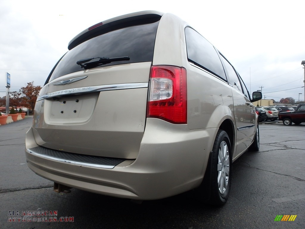 2012 Town & Country Touring - Cashmere Pearl / Dark Frost Beige/Medium Frost Beige photo #9