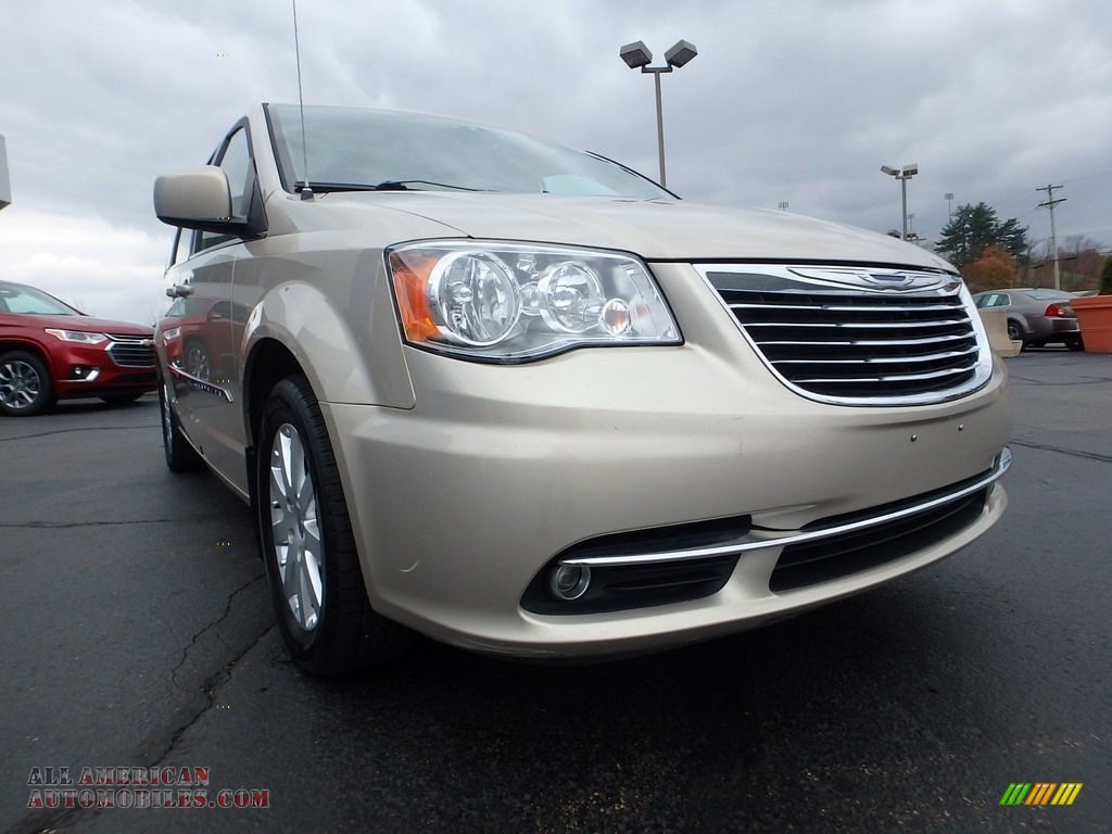 2012 Town & Country Touring - Cashmere Pearl / Dark Frost Beige/Medium Frost Beige photo #12