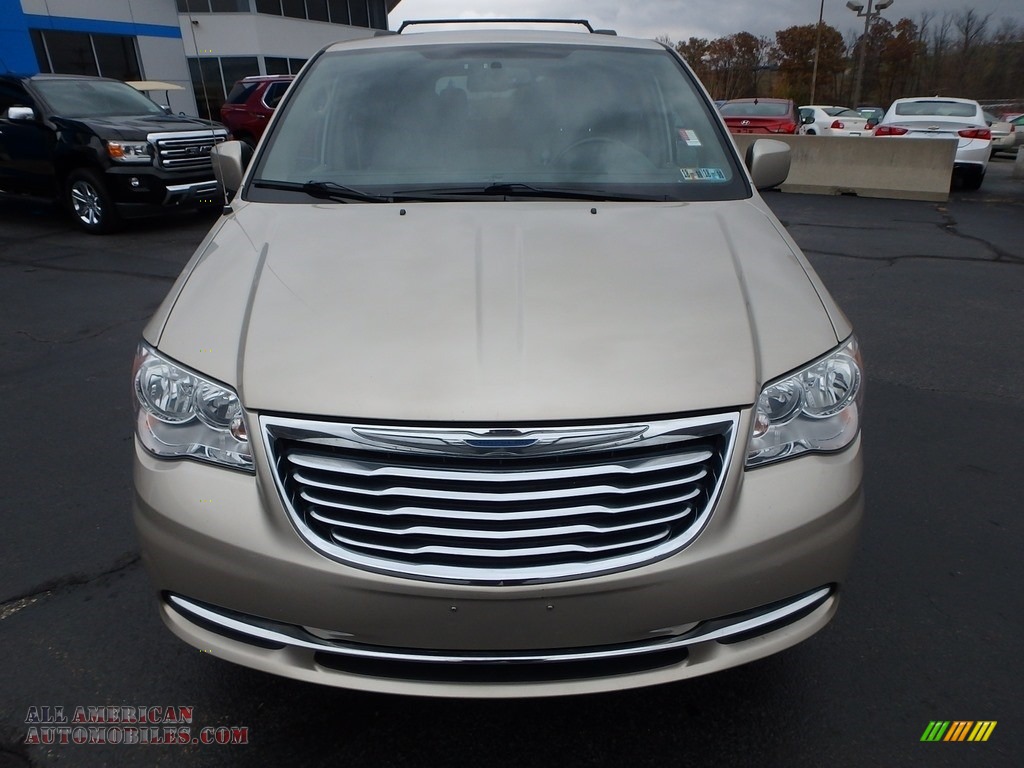 2012 Town & Country Touring - Cashmere Pearl / Dark Frost Beige/Medium Frost Beige photo #13