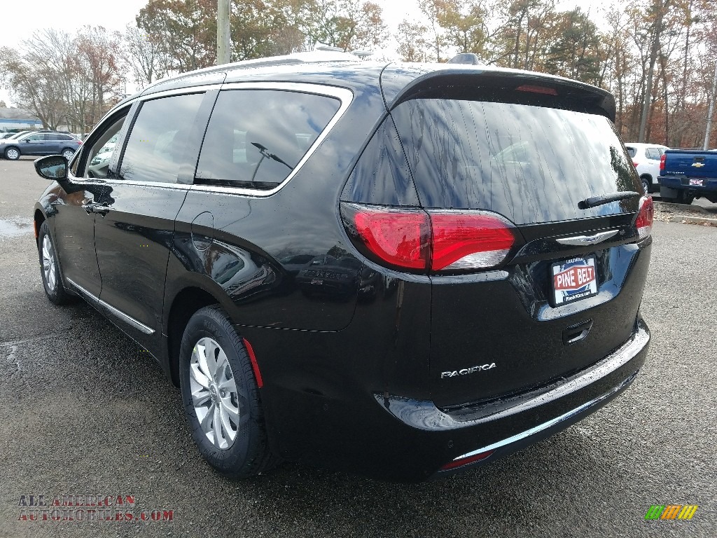 2018 Pacifica Touring L Plus - Brilliant Black Crystal Pearl / Cognac/Alloy/Toffee photo #4