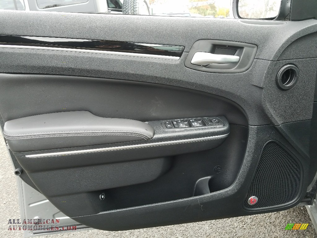 2018 300 S AWD - Ceramic Grey / Black photo #6