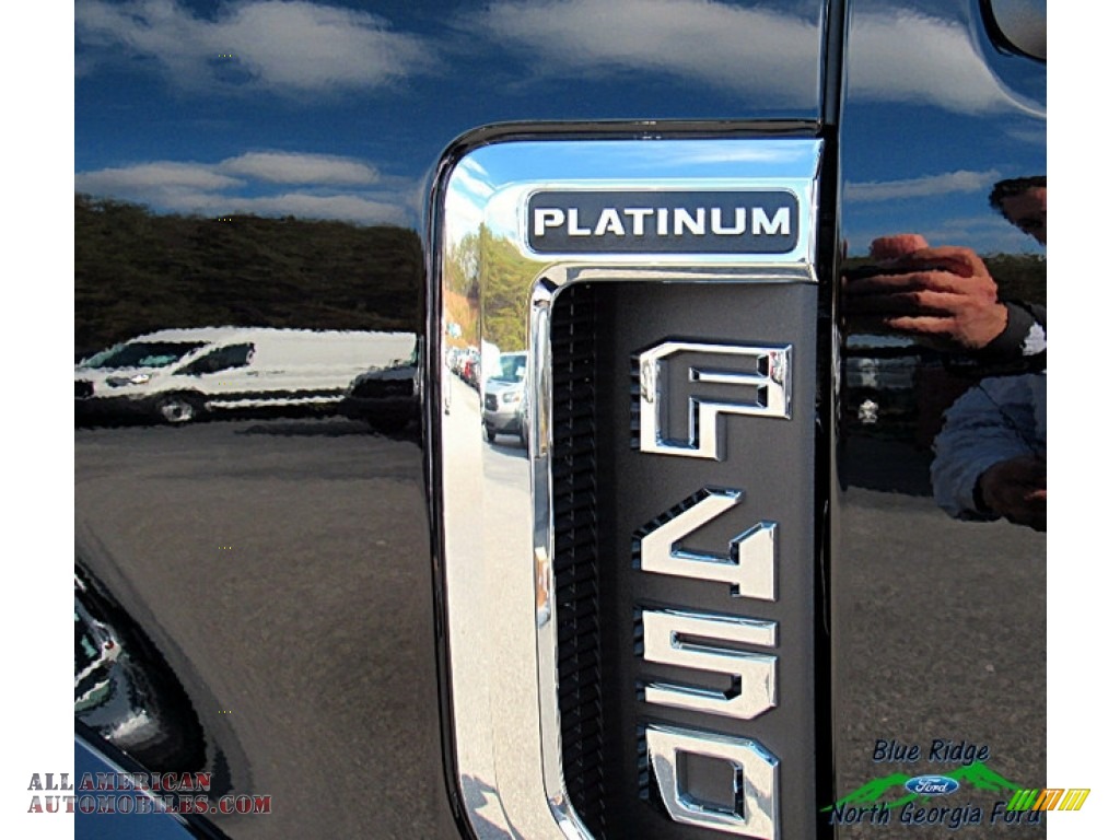 2017 F450 Super Duty Platinum Crew Cab 4x4 - Shadow Black / Black photo #39