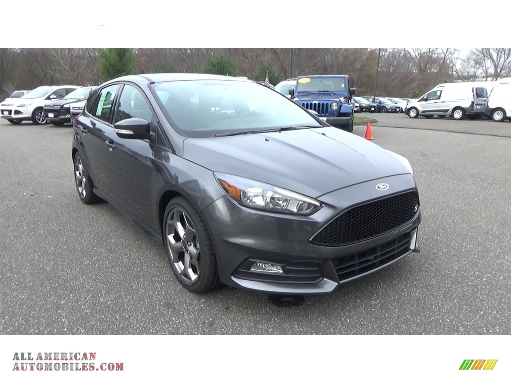 Magnetic / Charcoal Black Ford Focus ST Hatch