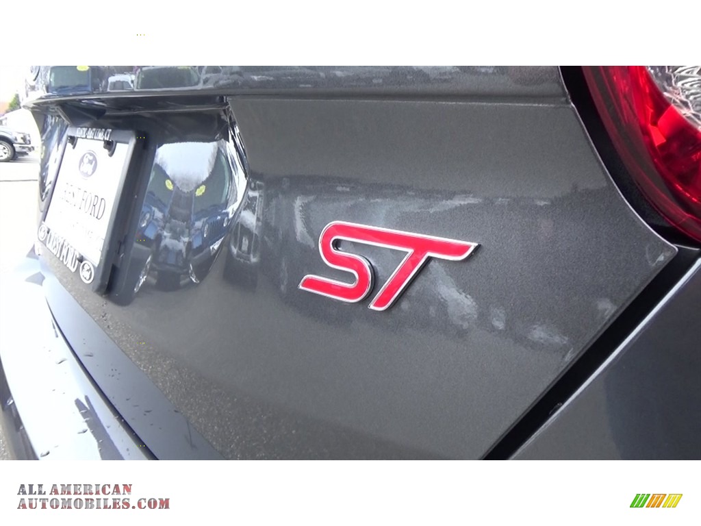 2018 Focus ST Hatch - Magnetic / Charcoal Black photo #9