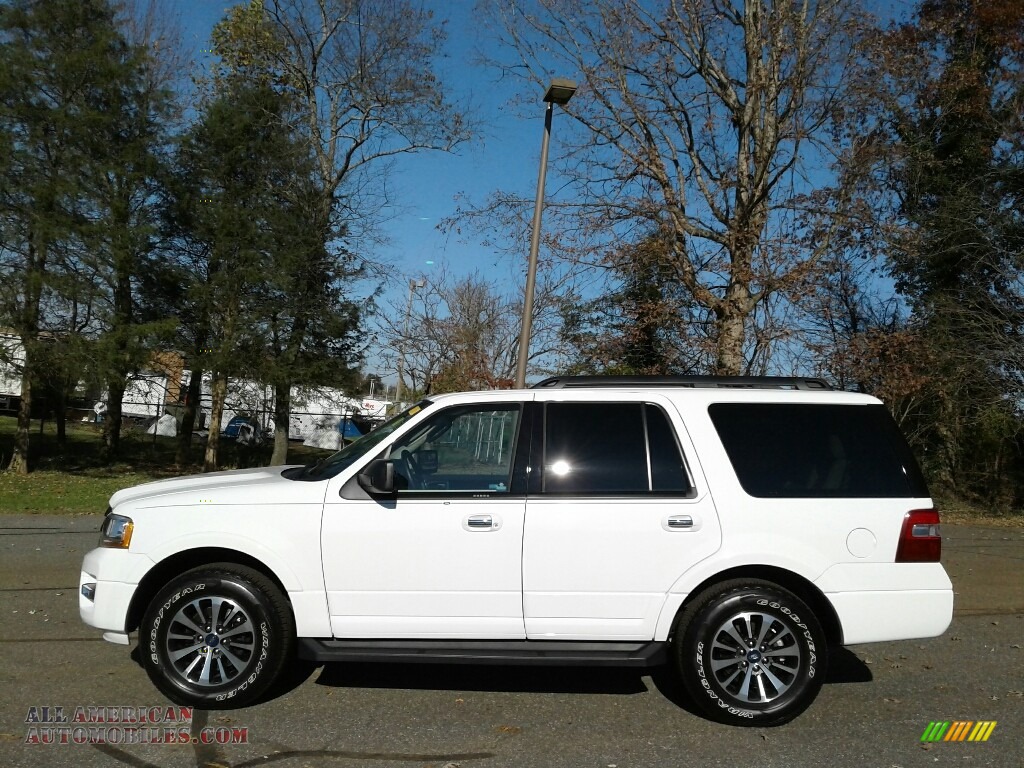 2017 Expedition XLT 4x4 - Oxford White / Dune photo #1