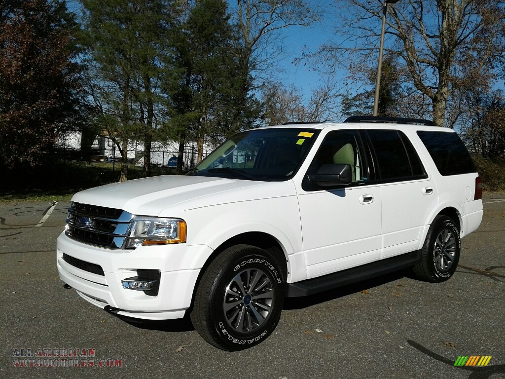 2017 Expedition XLT 4x4 - Oxford White / Dune photo #2
