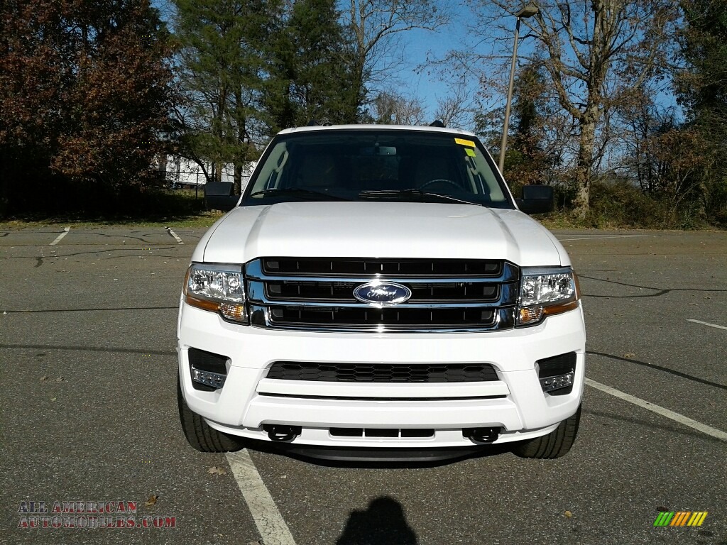2017 Expedition XLT 4x4 - Oxford White / Dune photo #3