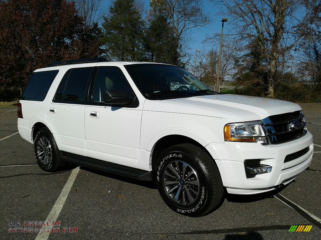 2017 Expedition XLT 4x4 - Oxford White / Dune photo #4