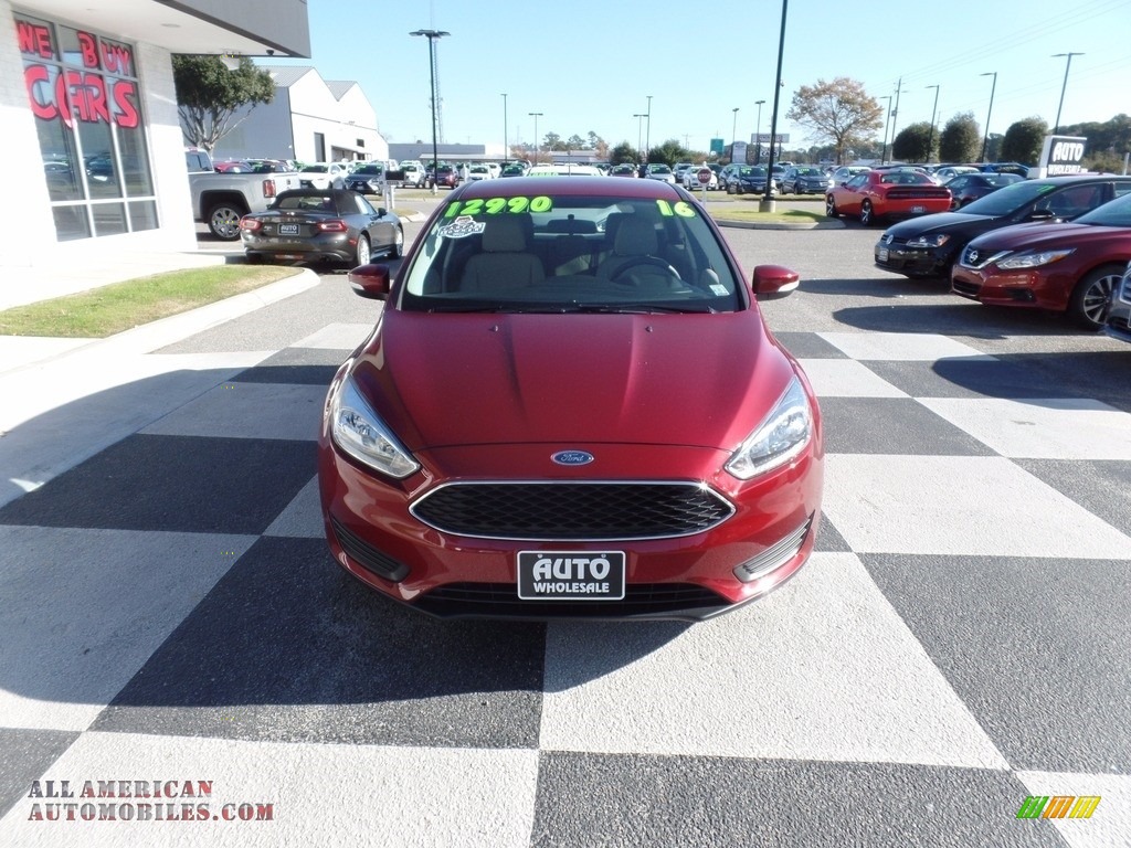2016 Focus SE Hatch - Ruby Red / Charcoal Black photo #2