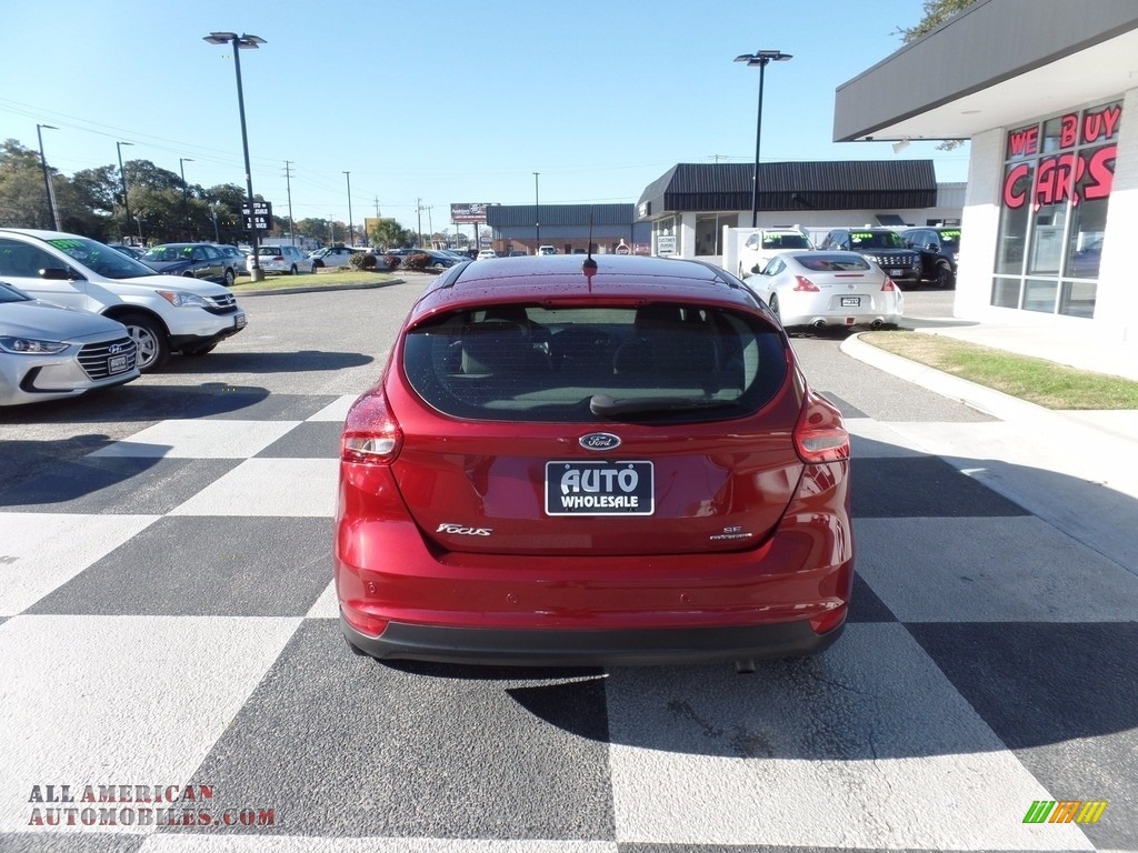 2016 Focus SE Hatch - Ruby Red / Charcoal Black photo #4