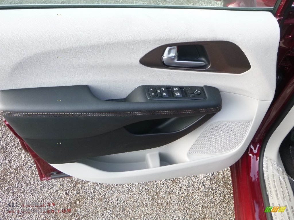 2018 Pacifica Touring Plus - Velvet Red Pearl / Black/Alloy photo #14