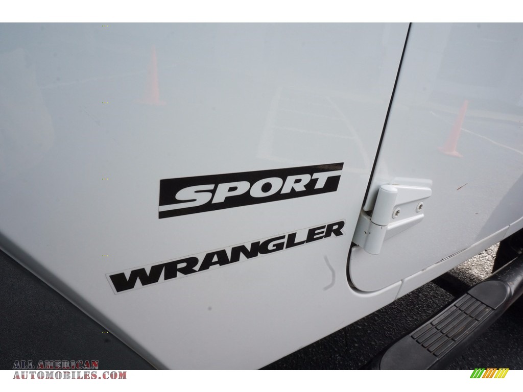 2014 Wrangler Sport 4x4 - Bright White / Black photo #14