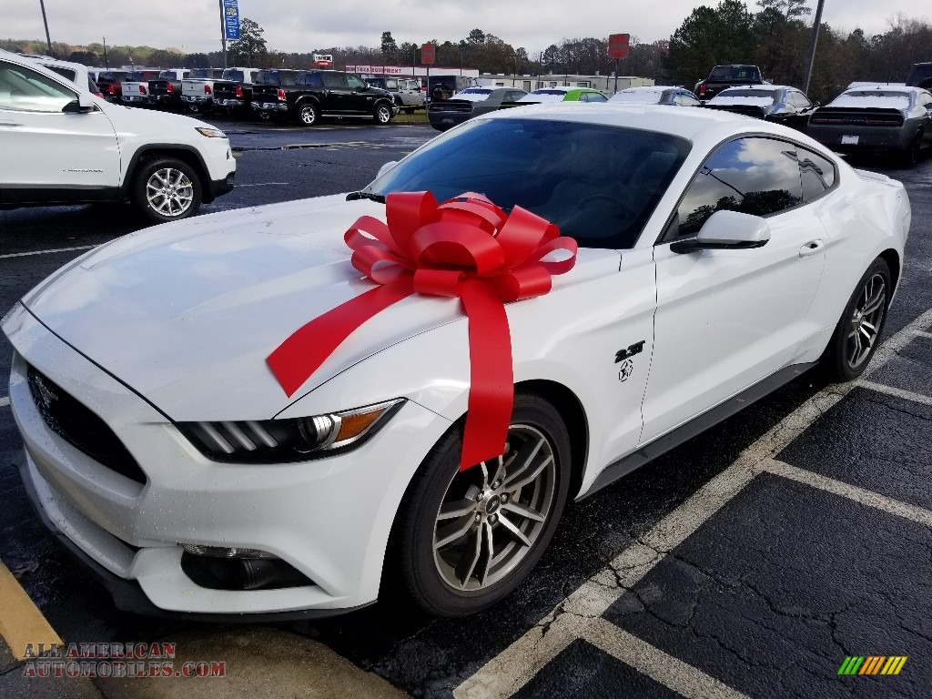 Oxford White / Dark Ceramic Ford Mustang EcoBoost Coupe