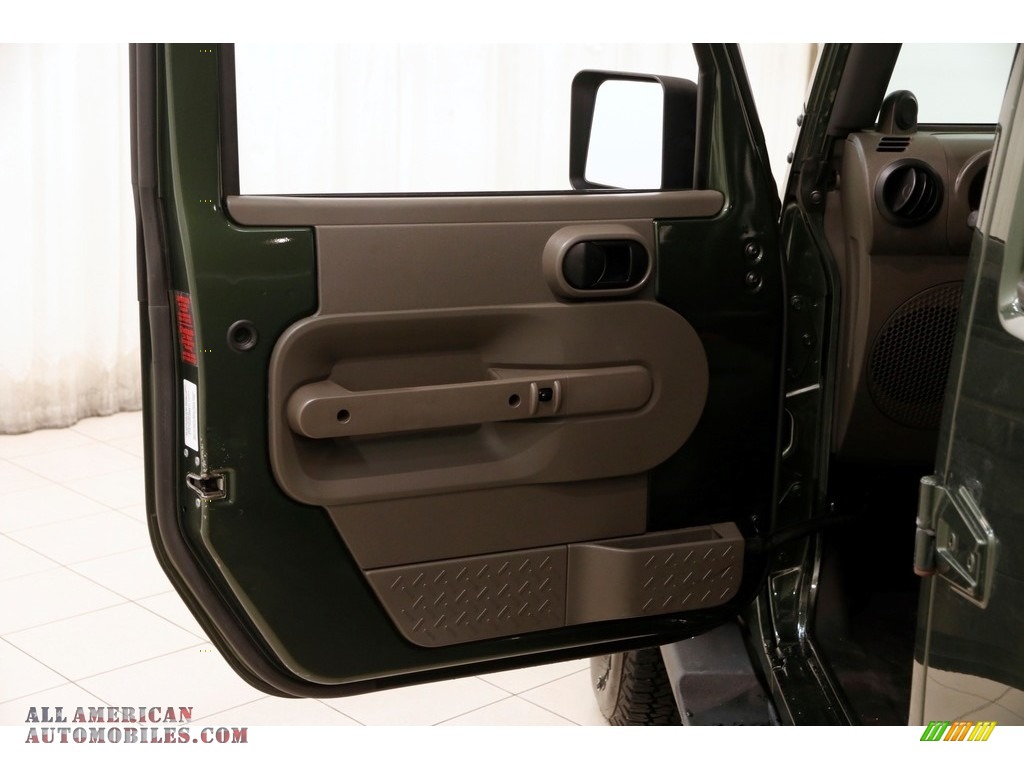 2009 Wrangler Unlimited X 4x4 - Jeep Green Metallic / Dark Khaki/Medium Khaki photo #4