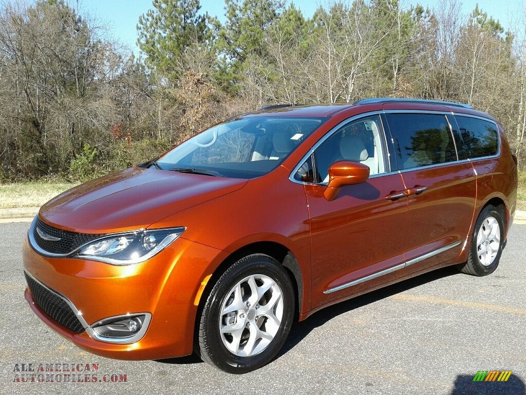 2018 Pacifica Touring L - Copper Pearl / Cognac/Alloy/Toffee photo #2