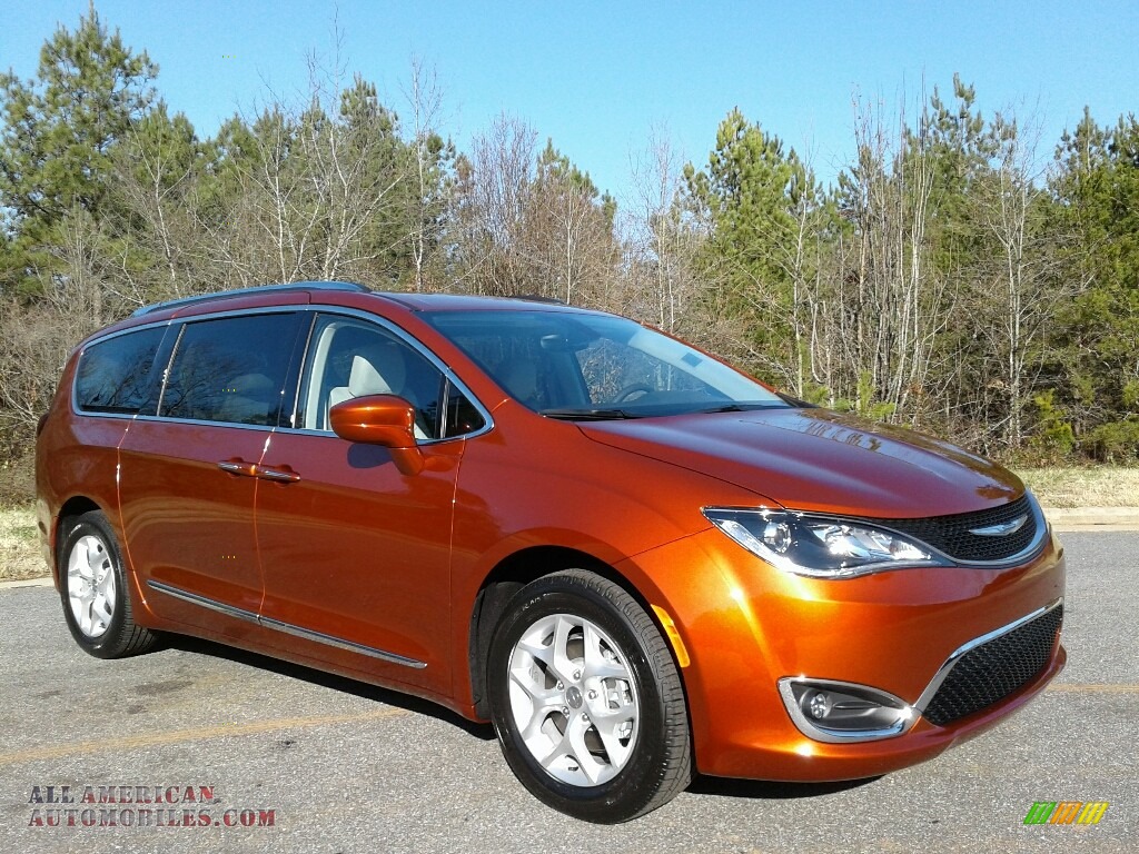 2018 Pacifica Touring L - Copper Pearl / Cognac/Alloy/Toffee photo #4