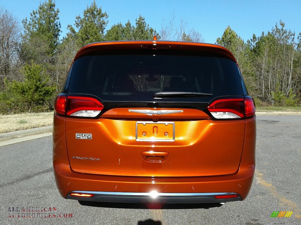 2018 Pacifica Touring L - Copper Pearl / Cognac/Alloy/Toffee photo #7