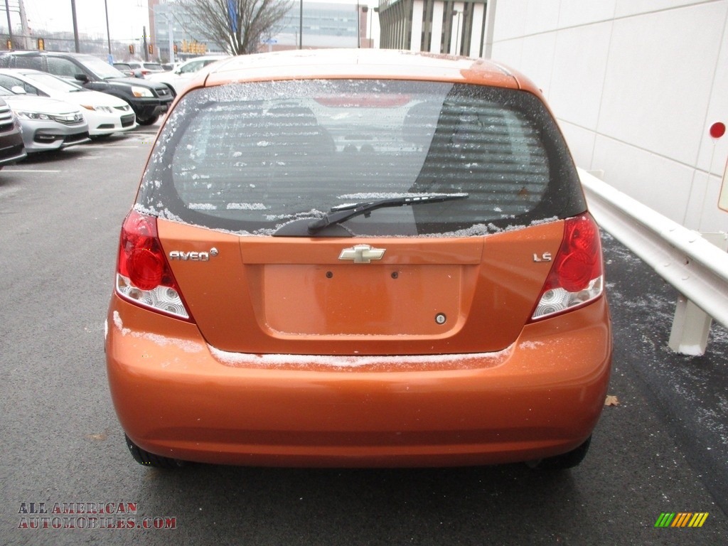 2007 Aveo 5 LS Hatchback - Spicy Orange / Charcoal Black photo #4