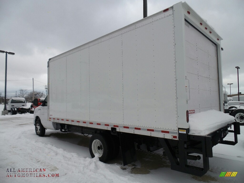 2018 E Series Cutaway E450 Commercial Moving Truck - Oxford White / Medium Flint photo #3