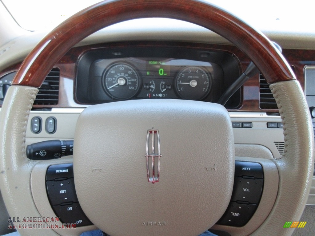 2007 Town Car Signature Limited - White Chocolate Tri-Coat / Light Camel photo #36