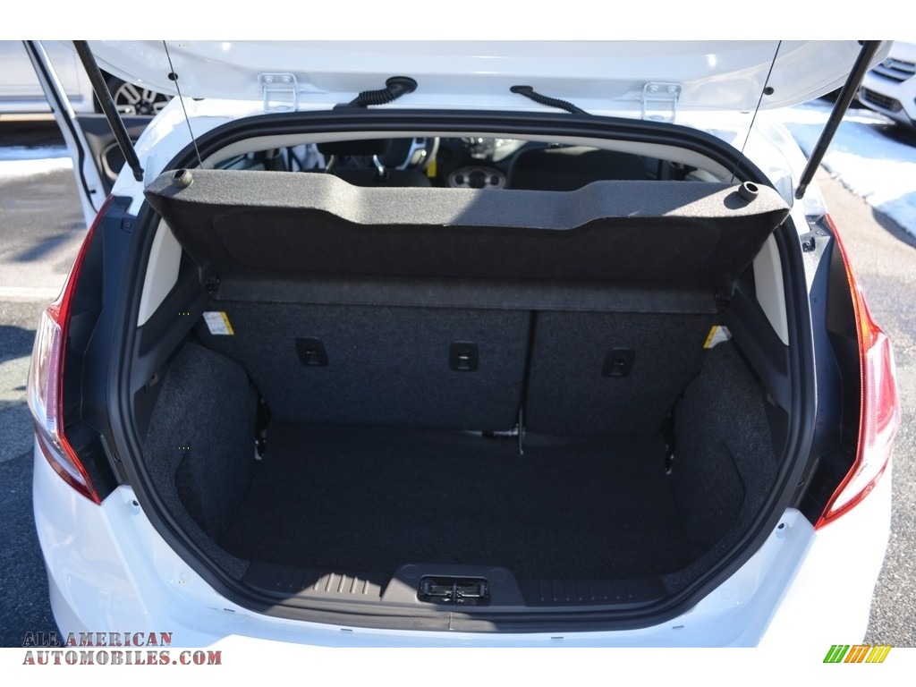 2018 Fiesta SE Hatchback - Oxford White / Charcoal Black photo #9