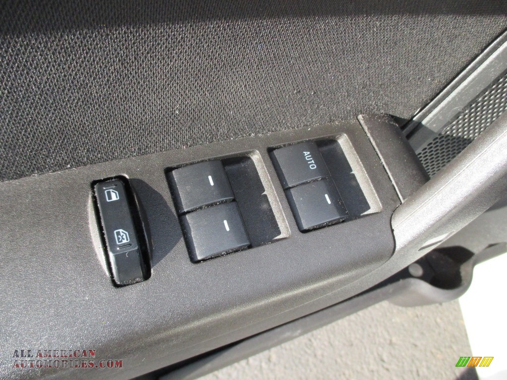 2011 Focus SE Sedan - White Suede / Charcoal Black photo #15