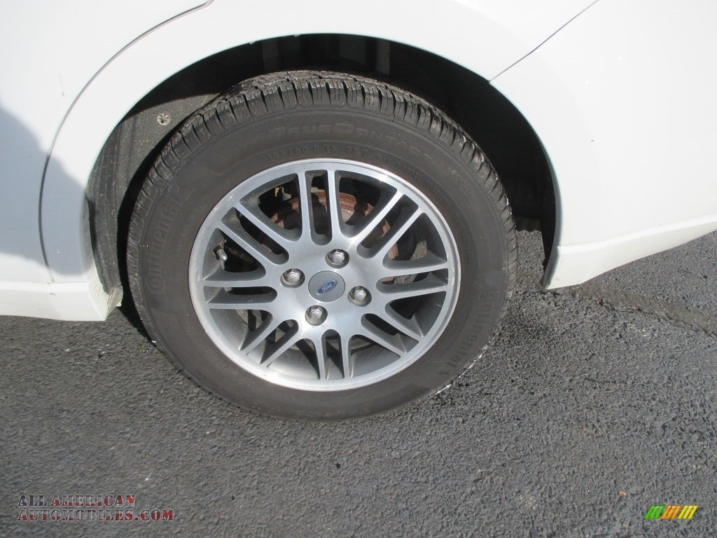 2011 Focus SE Sedan - White Suede / Charcoal Black photo #21
