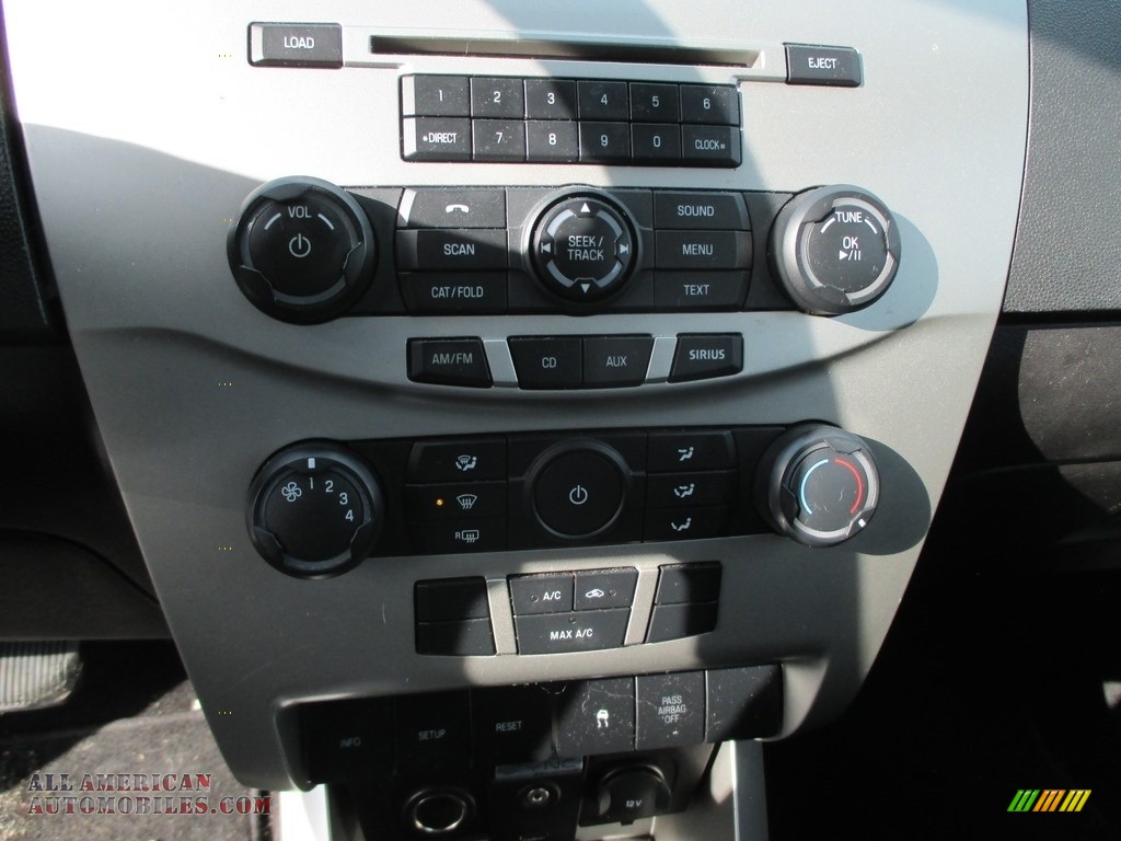 2011 Focus SE Sedan - White Suede / Charcoal Black photo #24