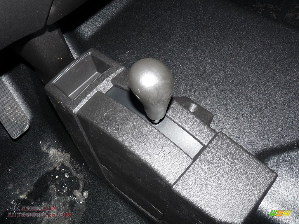 2018 Sierra 3500HD Regular Cab 4x4 Chassis - Summit White / Dark Ash/Jet Black photo #9