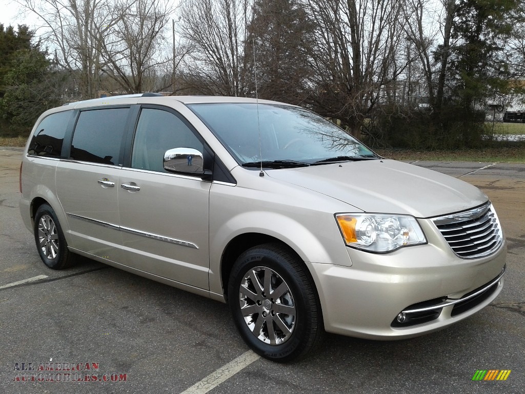 2013 Town & Country Limited - Cashmere Pearl / Dark Frost Beige/Medium Frost Beige photo #4