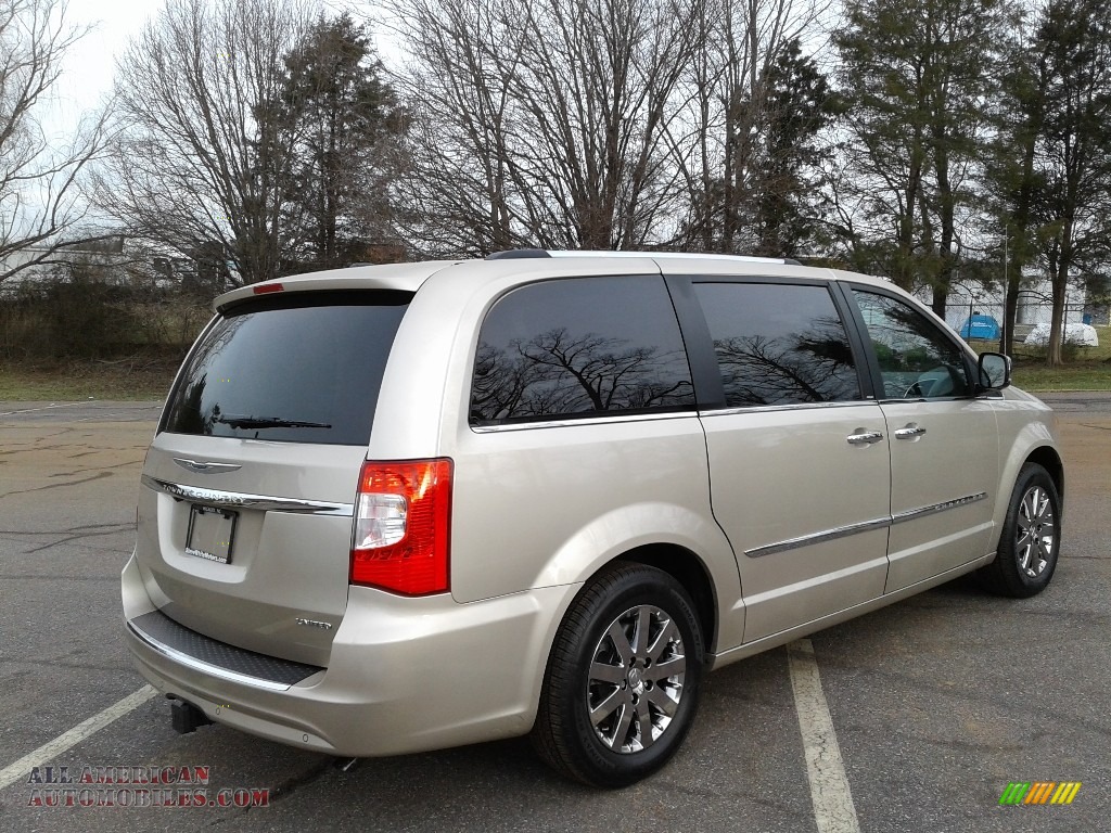 2013 Town & Country Limited - Cashmere Pearl / Dark Frost Beige/Medium Frost Beige photo #6