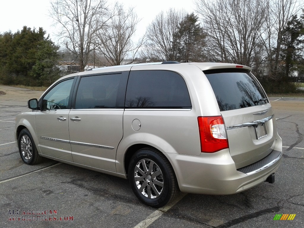 2013 Town & Country Limited - Cashmere Pearl / Dark Frost Beige/Medium Frost Beige photo #8