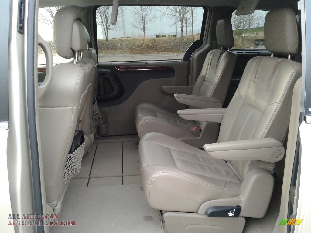 2013 Town & Country Limited - Cashmere Pearl / Dark Frost Beige/Medium Frost Beige photo #11