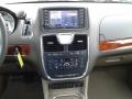 Chrysler Town & Country Limited Cashmere Pearl photo #32