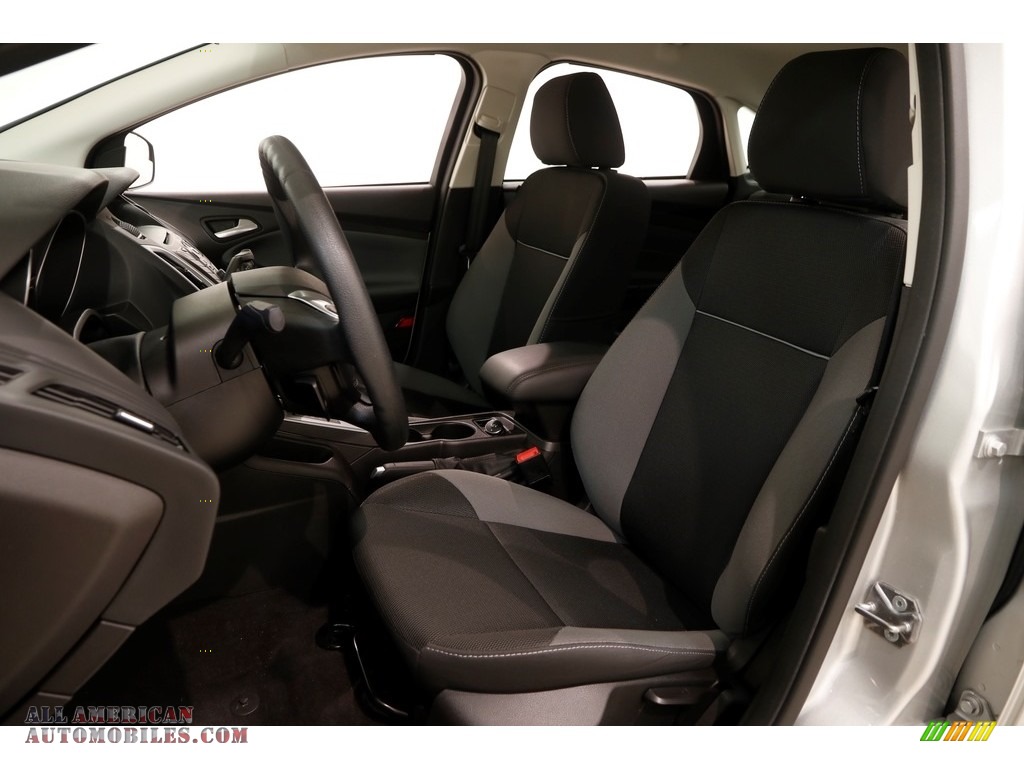 2014 Focus SE Sedan - Ingot Silver / Charcoal Black photo #5