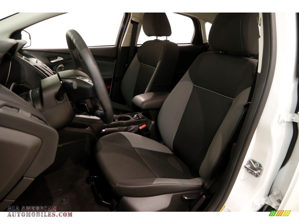 2014 Focus SE Hatchback - Oxford White / Charcoal Black photo #5