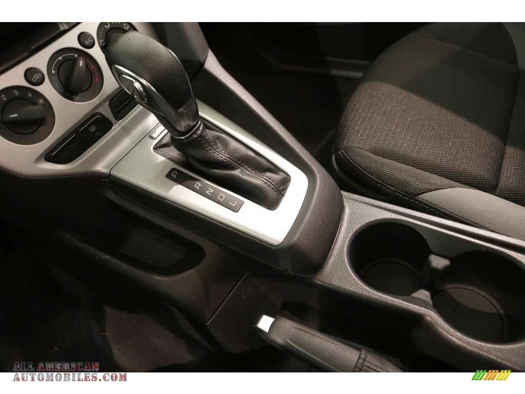 2014 Focus SE Hatchback - Oxford White / Charcoal Black photo #11