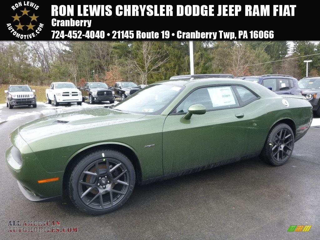 F8 Green / Black Dodge Challenger R/T