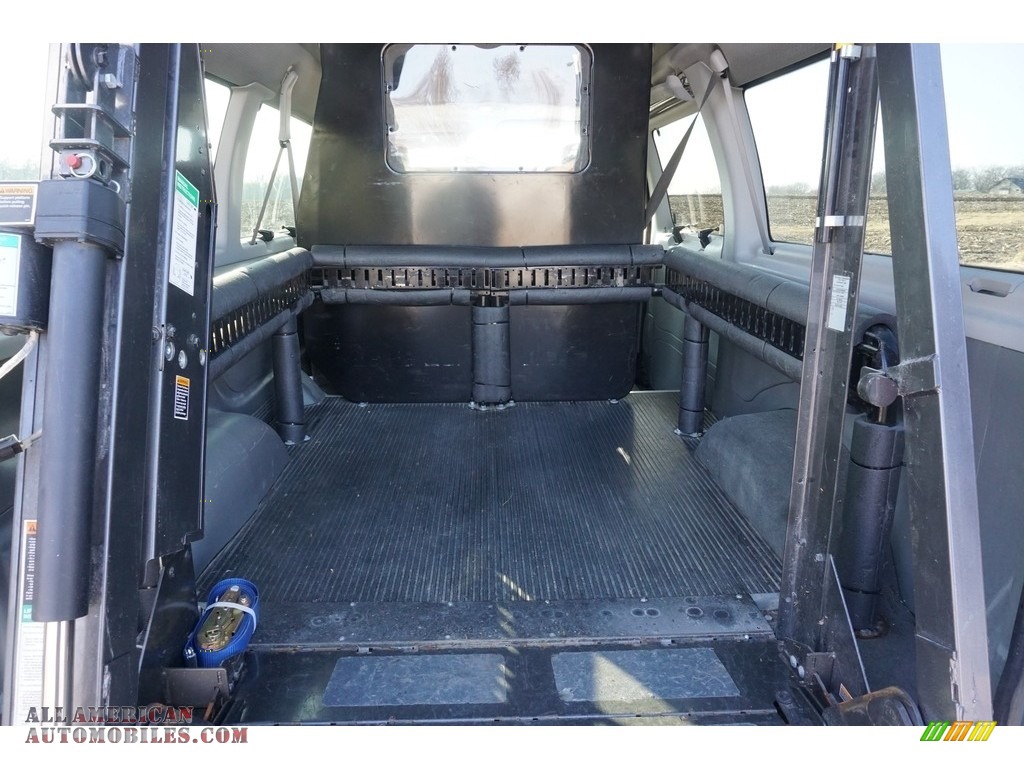 2011 E Series Van E350 XLT Passenger - Ingot Silver Metallic / Medium Flint photo #4