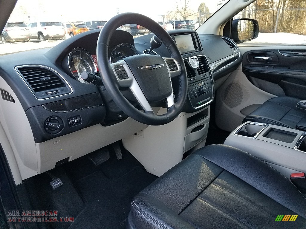 2016 Town & Country Touring - True Blue Pearl / Black/Light Graystone photo #19