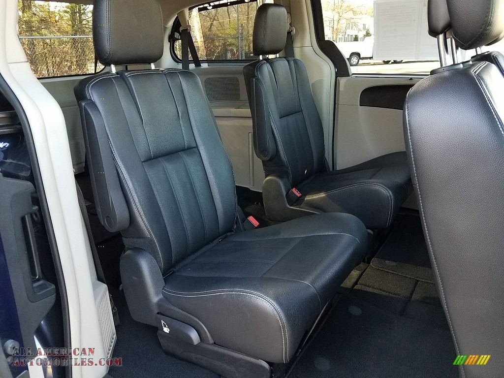 2016 Town & Country Touring - True Blue Pearl / Black/Light Graystone photo #25