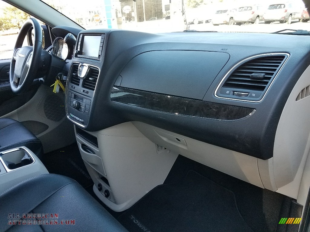 2016 Town & Country Touring - True Blue Pearl / Black/Light Graystone photo #27