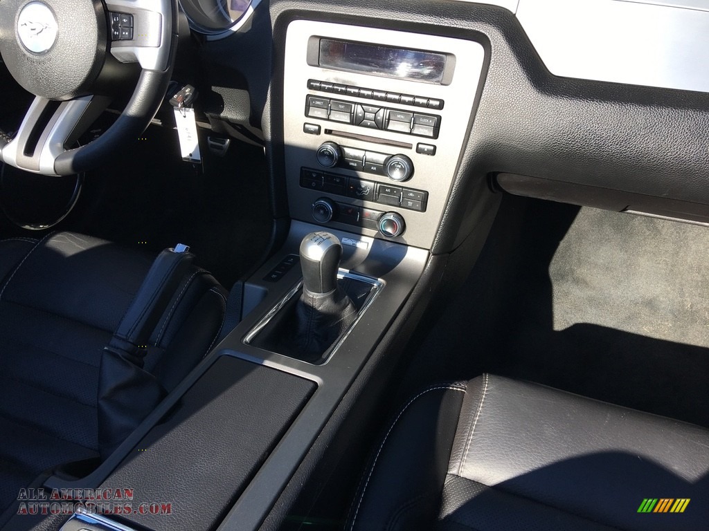 2012 Mustang V6 Convertible - Grabber Blue / Charcoal Black photo #16
