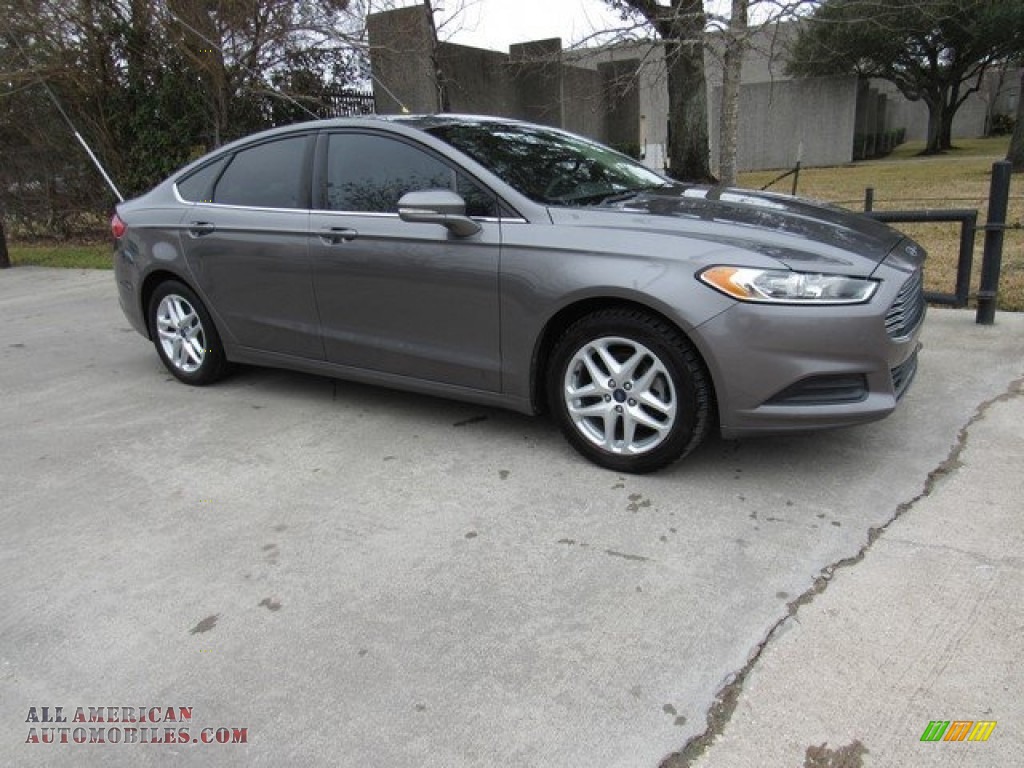 Sterling Gray / Charcoal Black Ford Fusion SE