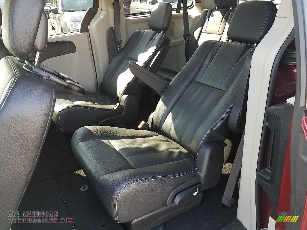 2016 Town & Country Touring - Deep Cherry Red Crystal Pearl / Black/Light Graystone photo #21