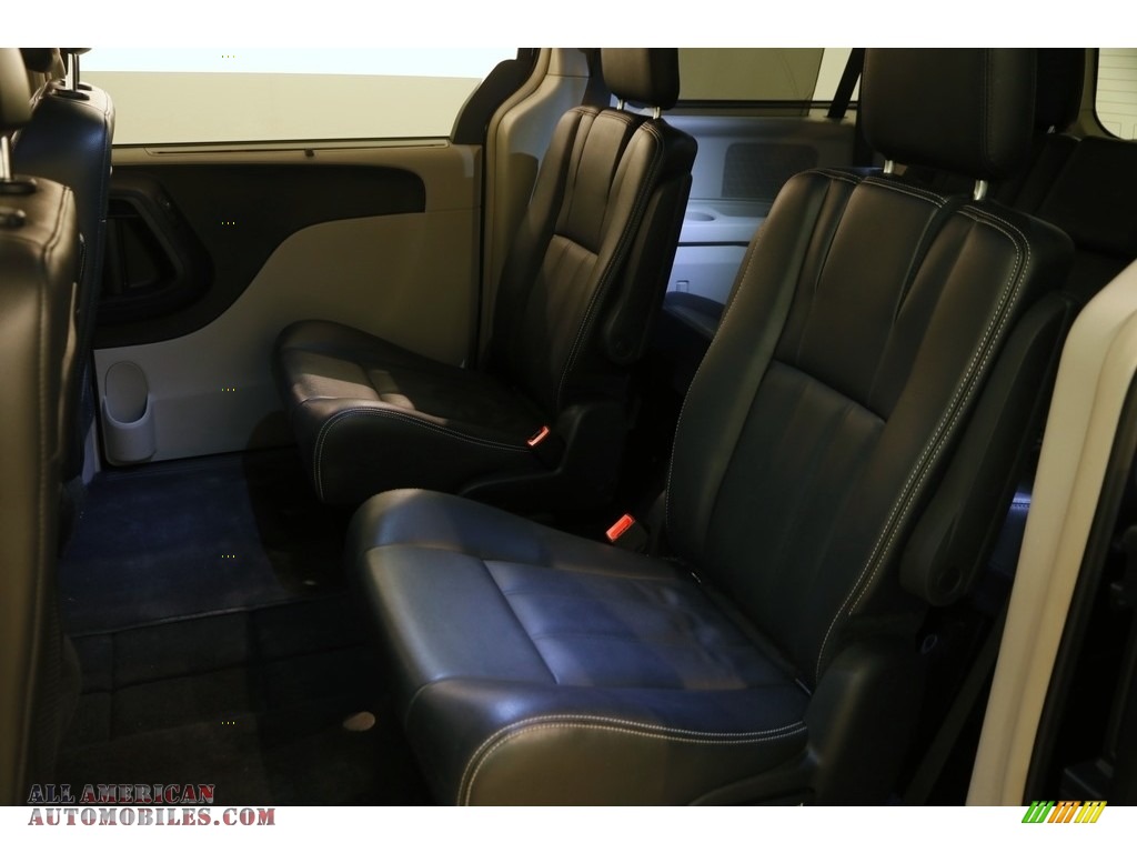 2015 Town & Country Touring - True Blue Pearl / Black/Light Graystone photo #17