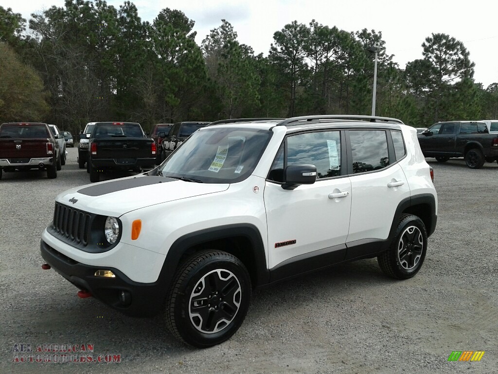 Alpine White / Black Jeep Renegade Trailhawk 4x4