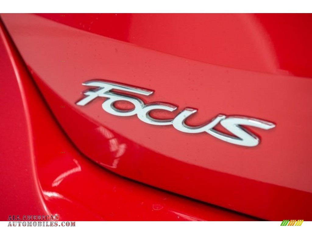 2016 Focus SE Hatch - Race Red / Medium Light Stone photo #6