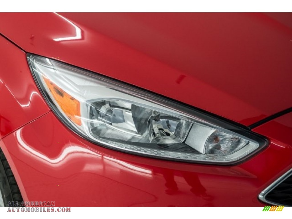 2016 Focus SE Hatch - Race Red / Medium Light Stone photo #25