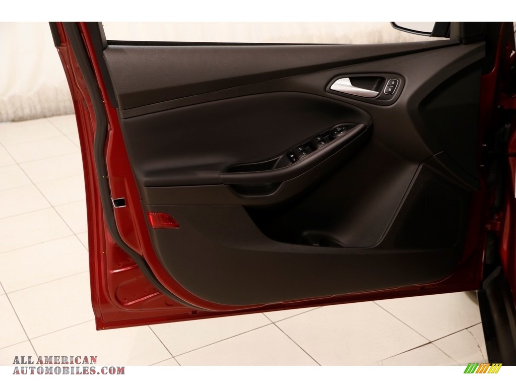 2016 Focus SE Sedan - Ruby Red / Charcoal Black photo #4